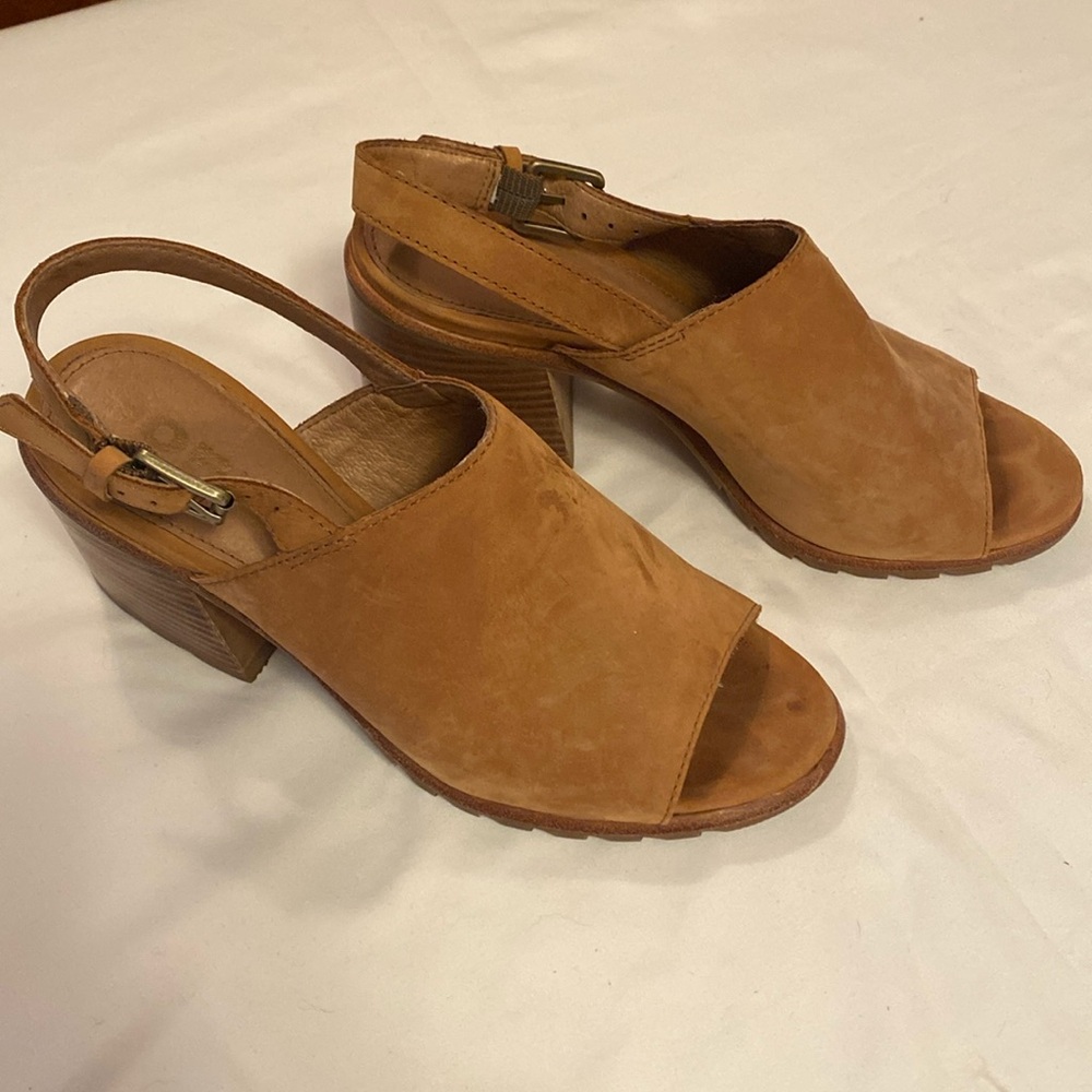 Sorel size 8 peep toe sling backs.